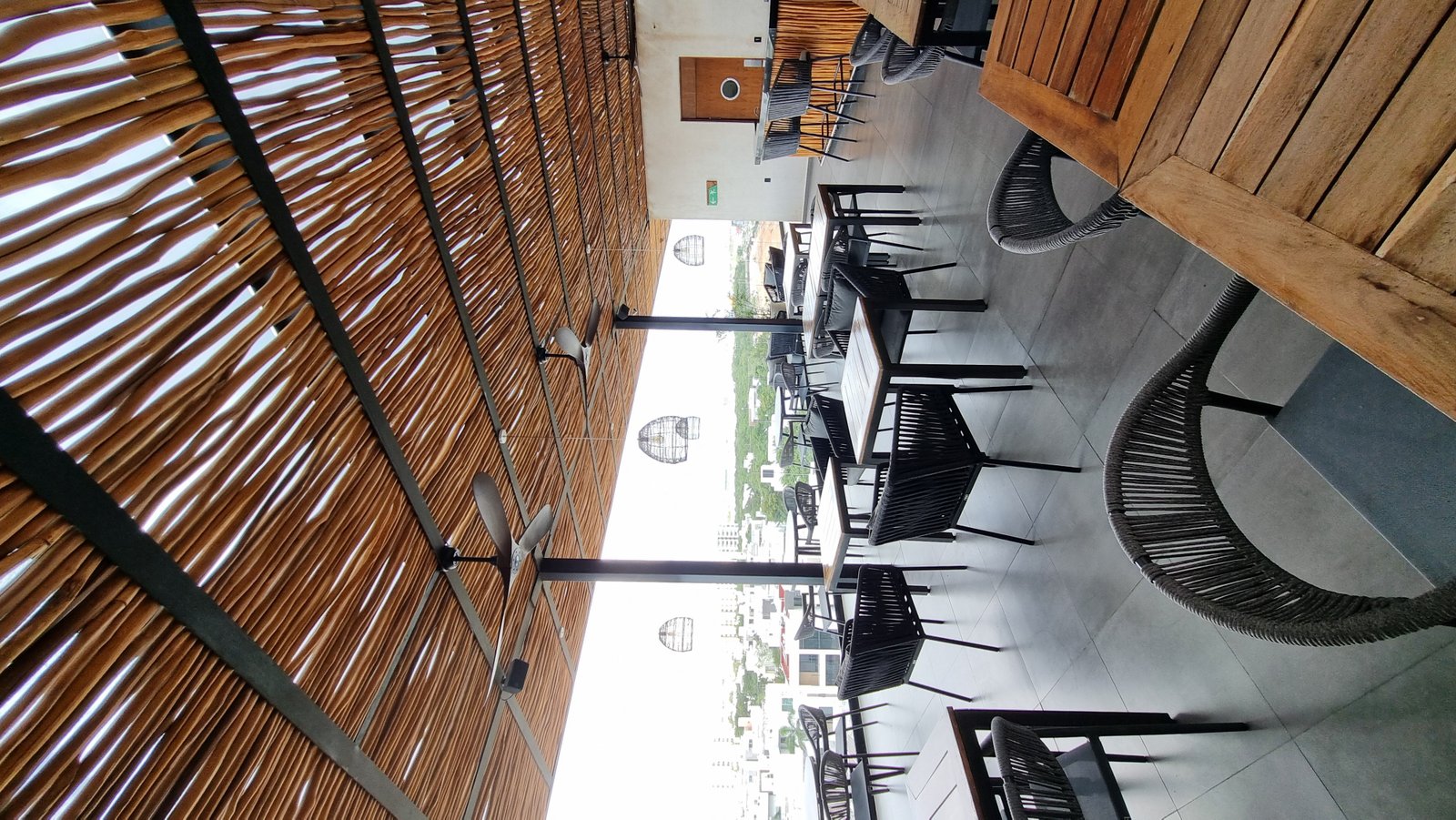 Vista de la Barra y Bancos